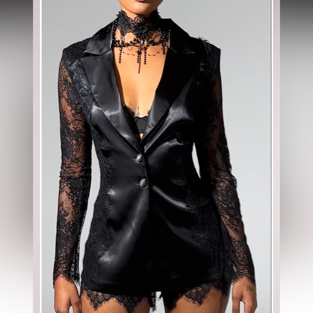 Elegant Black Lace Blazer Akira - NWT